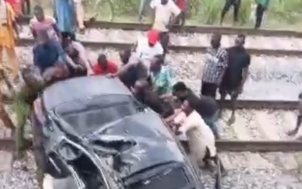 Driver escapes unhurt as train crushes vehicle in Lagos – Daily Trust