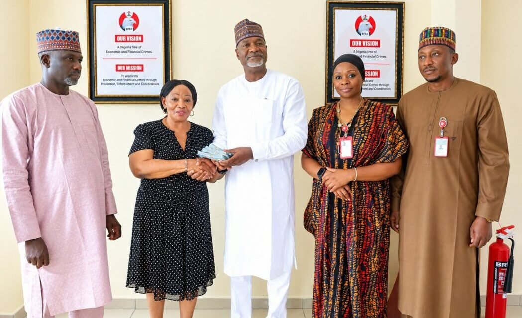 EFCC Recovers 4,950 For US-based Businesswoman