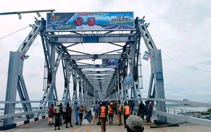 Nigerian govt reopens First Niger Bridge after 38 days of closure